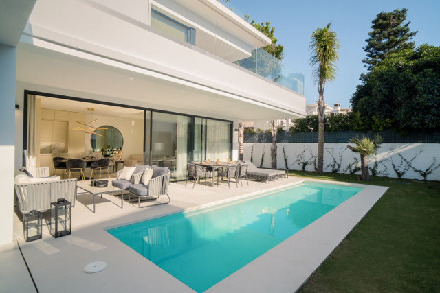 Rio Verde – Modern Villas Located on the Golden Mile, 100 m From Beaches